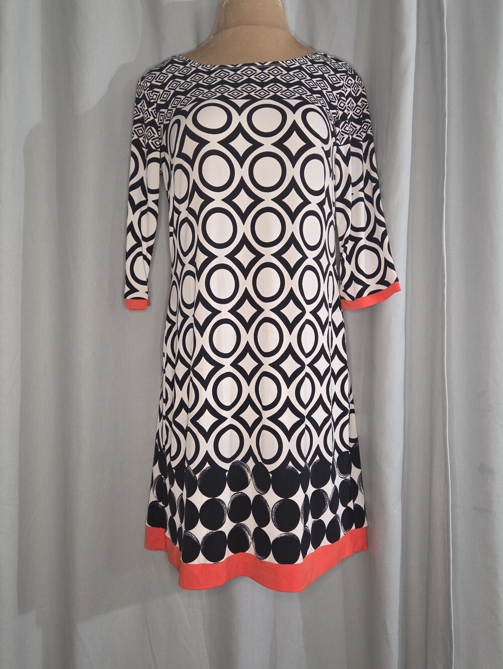 Agb Dress Size 10 Black and White Geo-Print Shift Dress with Trim